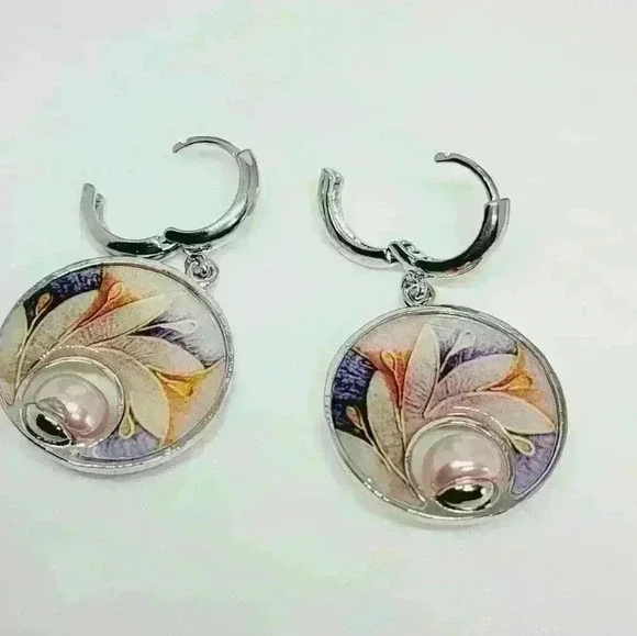 NWOT Elegant Enamel Round Painted Earrings - Picture 2 of 4